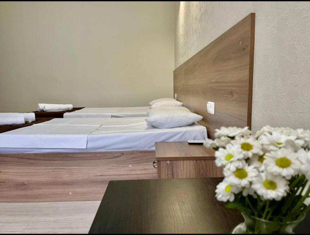 Merien Hotel Yerevan Bagian luar foto