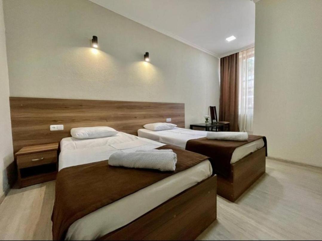 Merien Hotel Yerevan Bagian luar foto