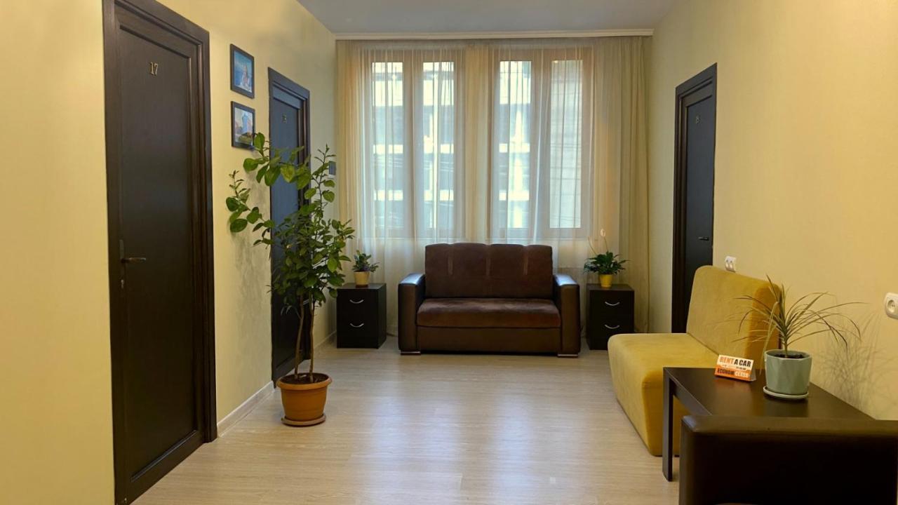Merien Hotel Yerevan Bagian luar foto