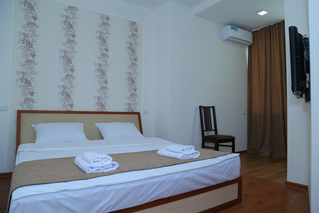 Merien Hotel Yerevan Bagian luar foto