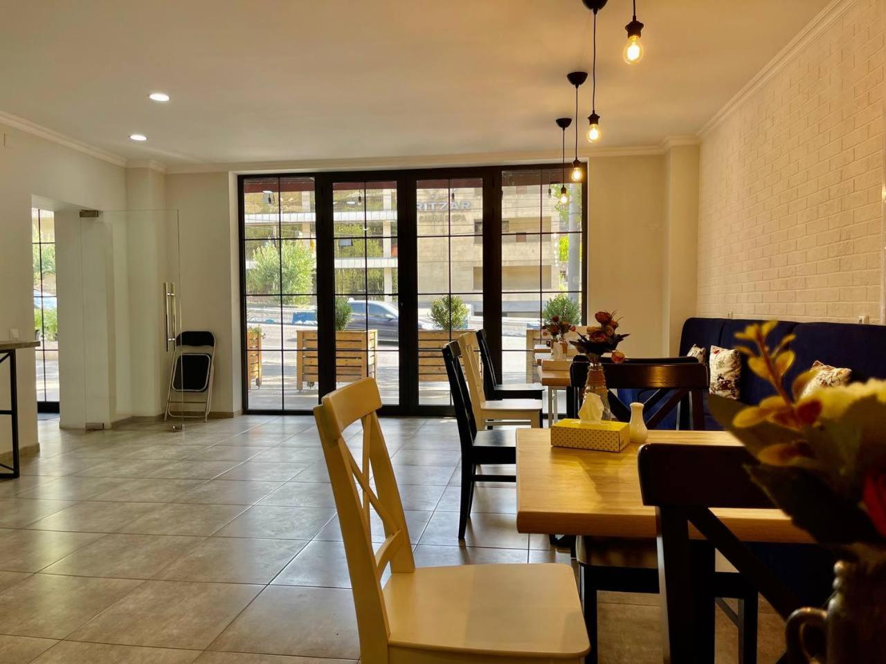 Merien Hotel Yerevan Bagian luar foto
