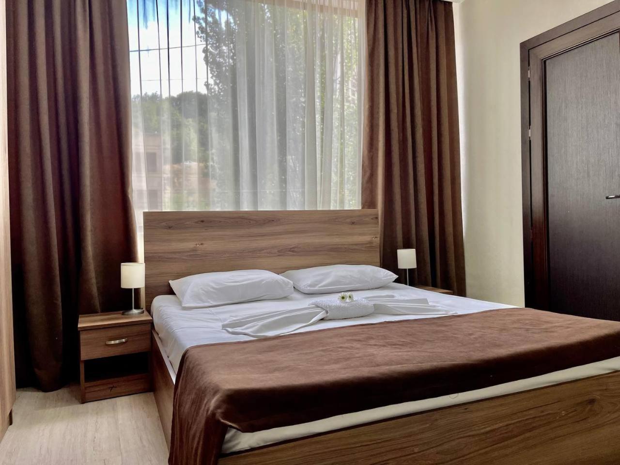 Merien Hotel Yerevan Bagian luar foto