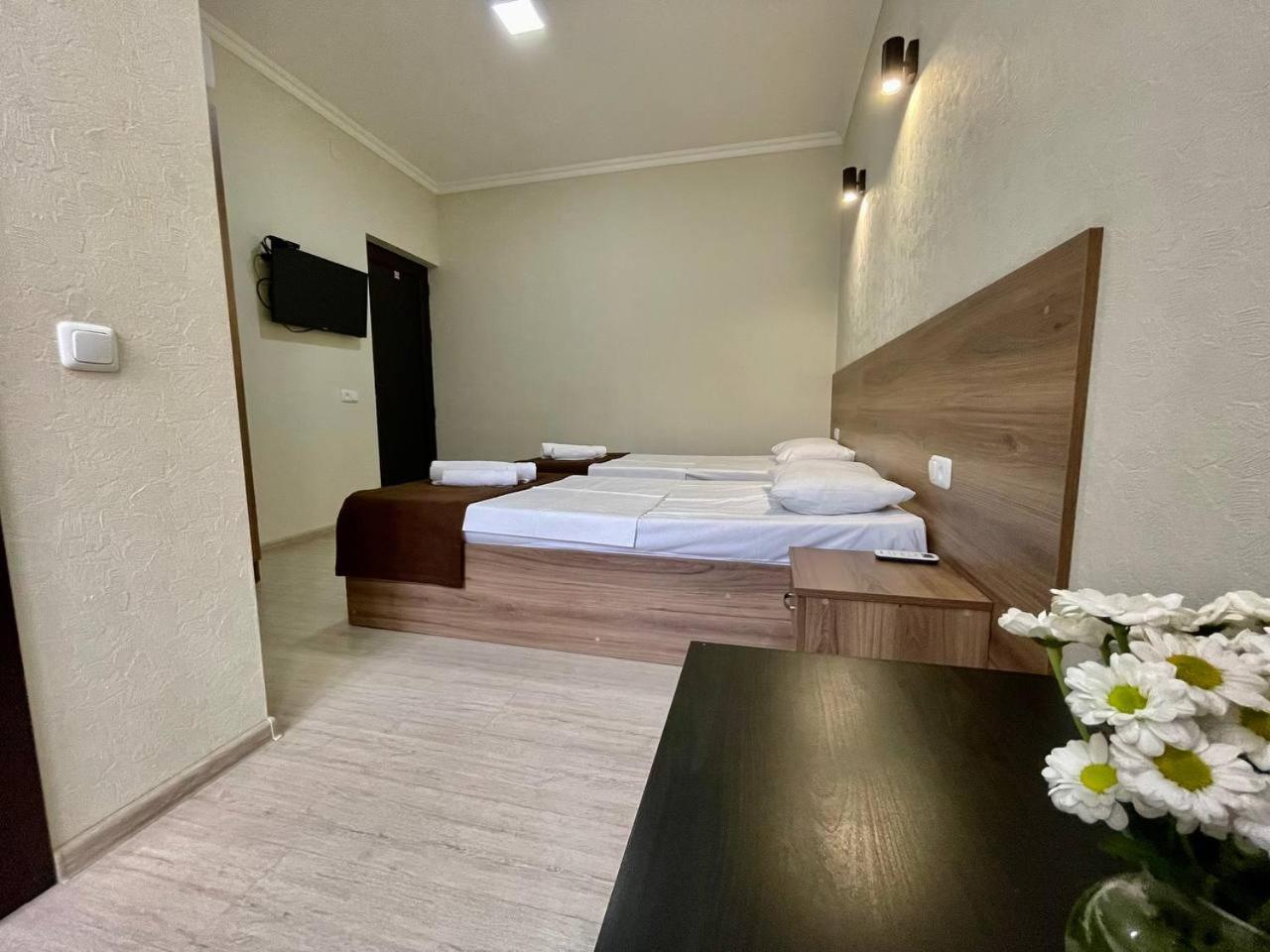 Merien Hotel Yerevan Bagian luar foto